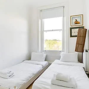Guestready - Beautiful 2br In Wimbledon Village Wparking *