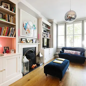 Holiday home Enchanting Southfields By King George's Park