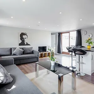 Eye Flats Apartment