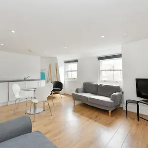 Blandford Street Apartment