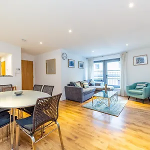 2 Bed Executive Next To Liverpool Street Free Wifi By Aparts London