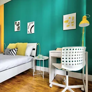 Bayswater Apartments *