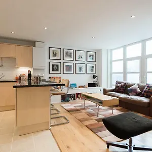 With Parking Near Waterloo & St Thomas & Big Ben & Parliament Apartment