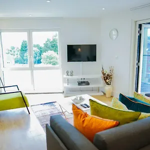 Executive 2 Bed * London