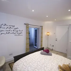 Cosy Marylebone Two Bedrooms * London