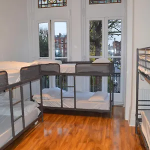 Barkston Earls Court Hostel *