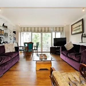 Apartment Overlooking Hyde Park