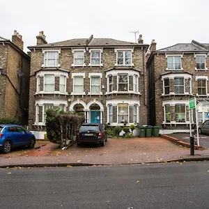 Oyo The Greenland 2* London