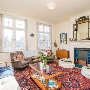 Hotel Tranquil Oasis By Pop Brixton 3*