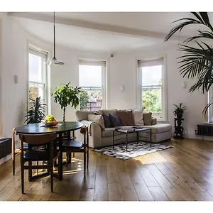 Modern In Hampstead For 4 Apartment *