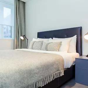 Native Tower Bridge Apartment *