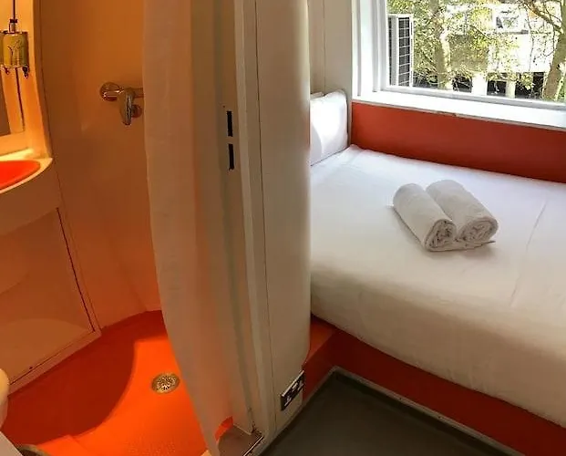Easyhotel South Kensington Londra fotoğrafı