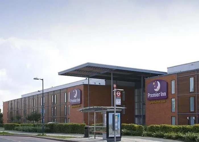 Premier Inn London Heathrow Airport T2 & T3 - Bath Road Hounslow photo