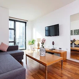 Oyo 30336 Discovery Dock New 2 Bed Hotel 3*