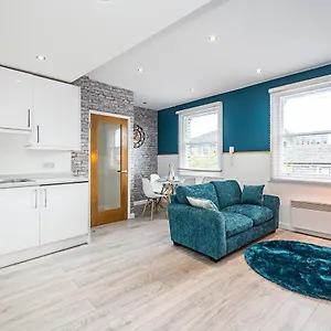 Cozy And Charming Flat: Minutes From Everything! *