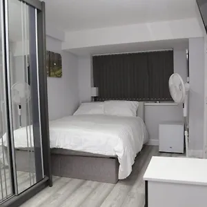 A A Guest Nightingale Chalet London
