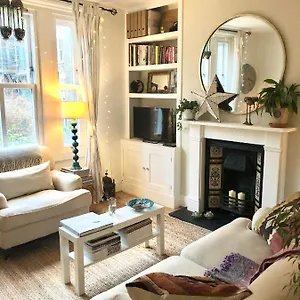 Cosy Retreat In Heart Of Se1 - 1 Bed Flat *