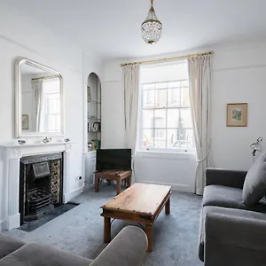 Stylish Sloane Square Close To Victoria By Underthedoormat