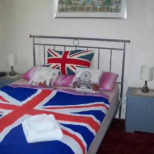 Bed & Breakfast In Seven Sisters London