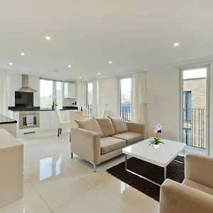 Comfortable Two Bedroom Apt In The Heart Of Kings Cross Area Apartment London