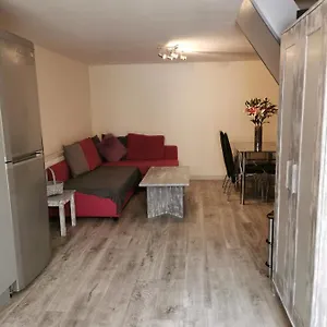 Palaz 1 - 2 Bedroom Garden Flat Edmonton
