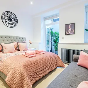 Arcore Premium Rental Shaftesbury Avenue Apartment London