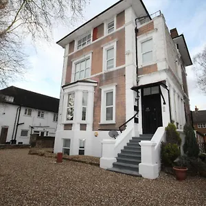Great West Road Flat B