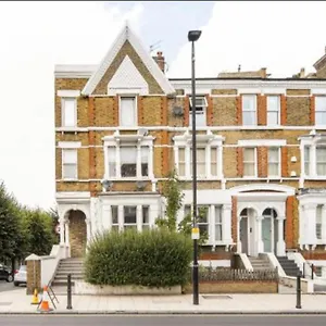 Apartment Lavender Hill London