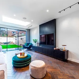 Battersea Church Road I Unique 3 Bedrooms Luxurious House Near Battersea Park London
