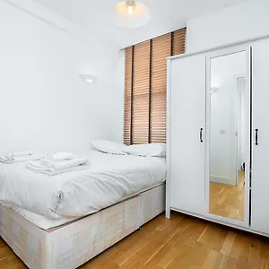 Modern 1 Bed Flat In Holborn, For Up To 2 People With Free Wifi Apartment London