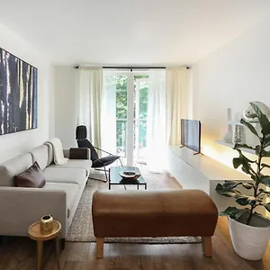 Nest Easy - Nine Elms * London