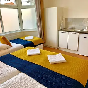 Spacious 2 Bedrooms 2 Baths With Garden And Parking Apartment