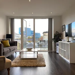 Apartment Blissful One Bed Near The River
