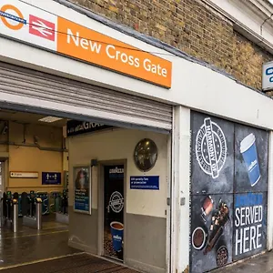 New Stylish 1 Bedroom Flat With Garden London