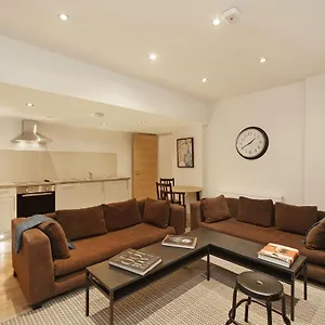 Apartment Fully Refurbished Flat, 2 Bedrooms, 2 Bath, Garden