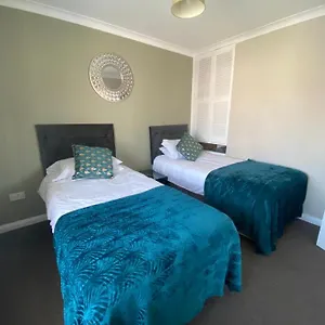 By Buildersbeds - Hill House 3 Bedrooms Holiday home *
