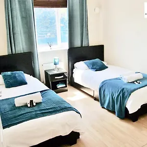 2 Bedroom At , Adonai Serviced Accommodation, Free Wifi And Parking *