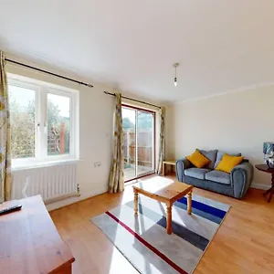 Super 2 Bed House Wprivateparking&privategarden * London