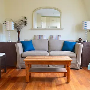 Lovely Floor Flat In Leafy Fulham Apartment *