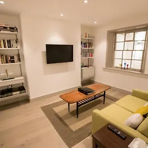 Stylish & Modern 1bd Kensington Flat Sleeps 2 London