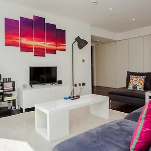 Beautiful Newly Renovated 2 Bed In Bank * London