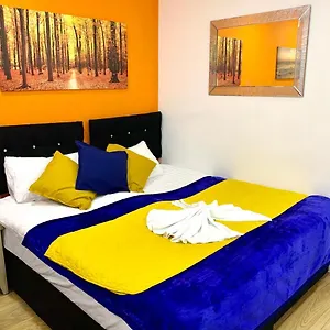 Apartment 2 Bedroom Apartment, Kitchen, Reception And Private Garden London