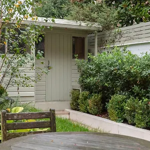 Apartment Joivy Elegant 3-bed Flat With Private Garden In Notting Hill, West London