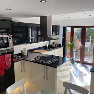 Near Danson Park And The Main Str, Easy Links To The * Welling