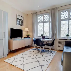 Cg1 - 2 Bedroom Apt, Kensington Garden Square View London