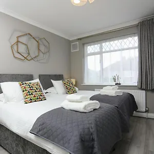 Fw Haute Apartments: Pet-friendly Garden With Free Parking Holiday home *