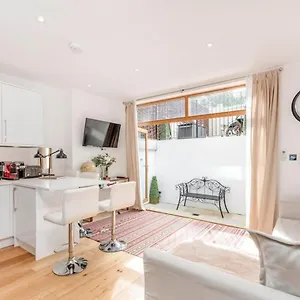 2 Bed Garden Flat With Air Con By Fulham Broadway * London