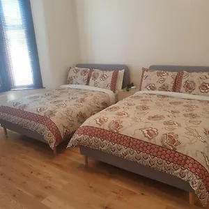 London Luxury 2 Bedroom Flat 5min Walk From Overground, With Free Wifi, Free Parking-sleeps X6 Apartment *