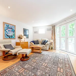 Pass The Keys Delightful Close To River In Se16 Apartment *
