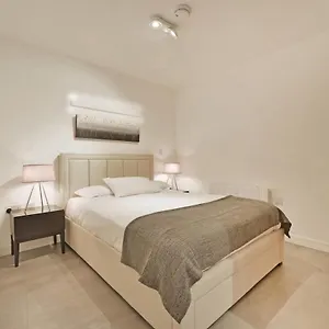 1st Floor 2br In Soho